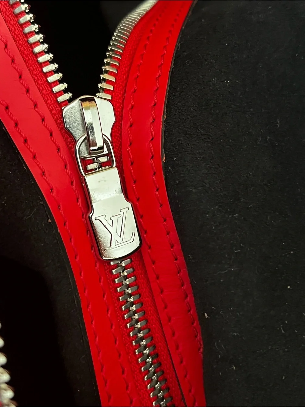 Louis Vuitton x Supreme Epi Leather Bag Preowned
